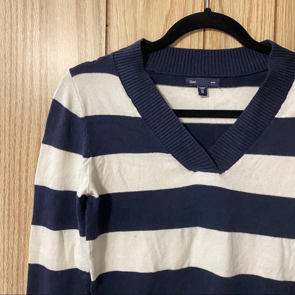 ⭐️Gap V Neck Sweater Dark Blue & White Stripe - Picture 5 of 9